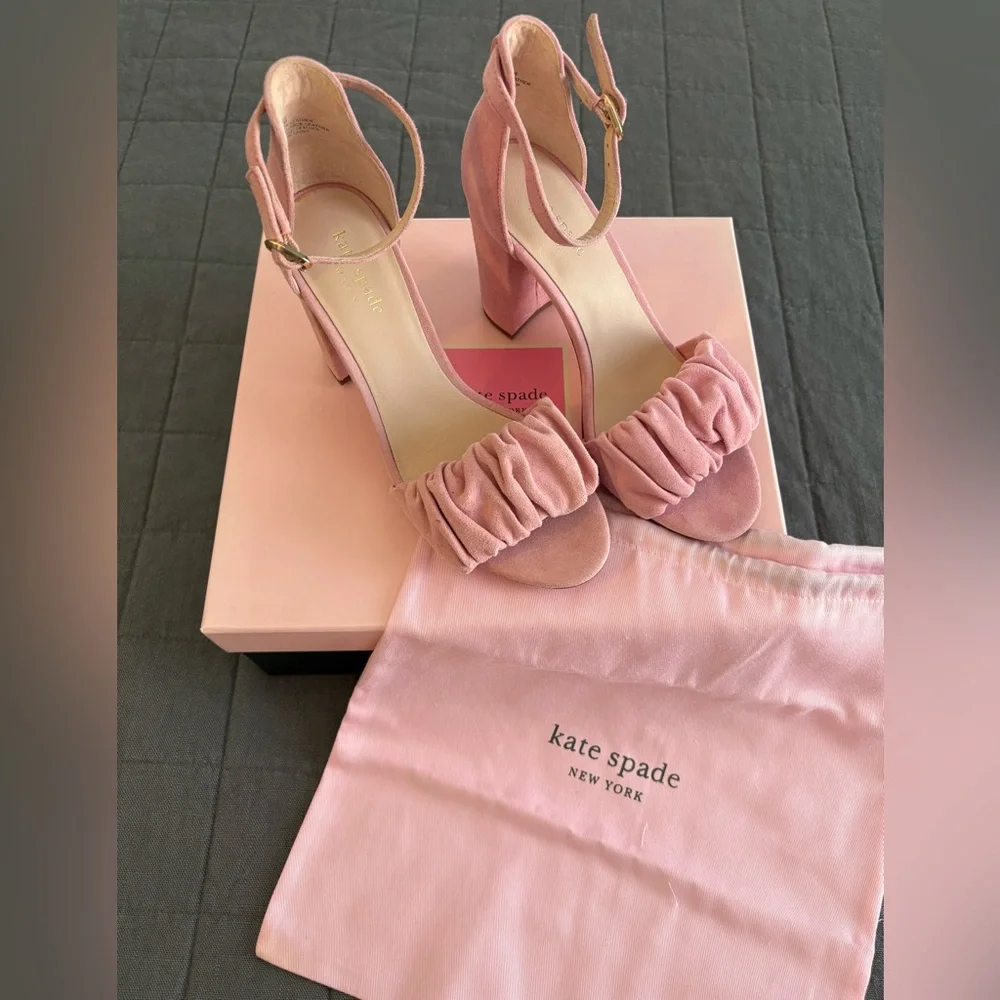 Kate Spade lMona Women’s Pink Suede Leather Ankle Strap Chunky Sandals NWT.